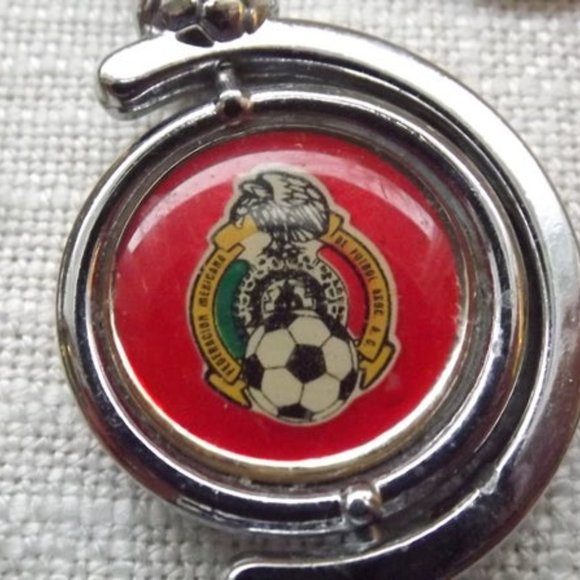 12 Miscellaneous Vintage Advertisement Key Chains - Picture 5 of 5